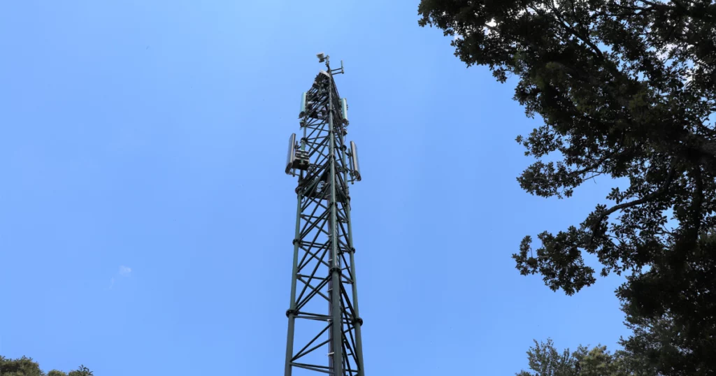 antenne relais de bandes de fréquences téléphoniques
