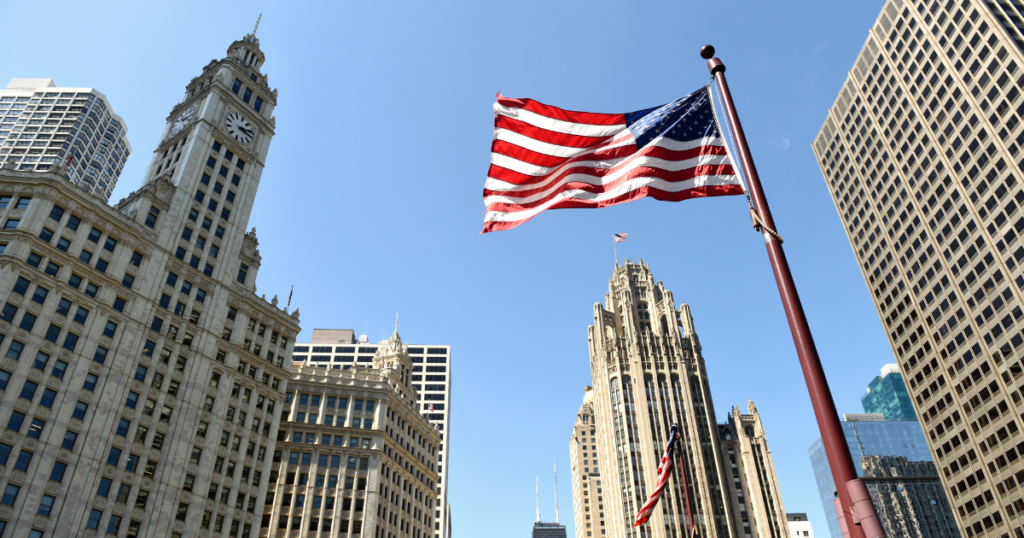 photo d'un drapeau américain avec l'empire state bulding aux usa pour la recherche de wifi en voyage.