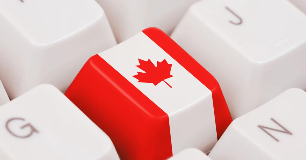 image d'un clavier d'ordinateur avec une touche à l'image du canada pour symboliser le fait d'avoir internet en voyage au Canada