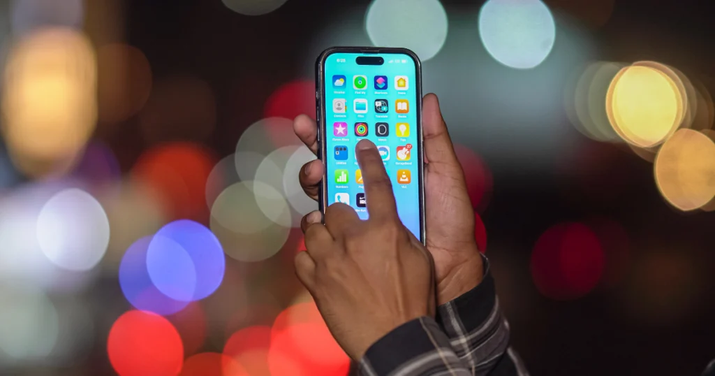 photo d'un téléphone et d'applications de voyages sans internet